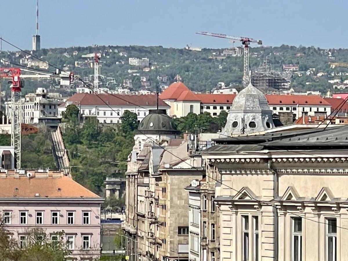 Penthouse W Private Rooftop And Free Parking Lejlighed Budapest Eksteriør billede